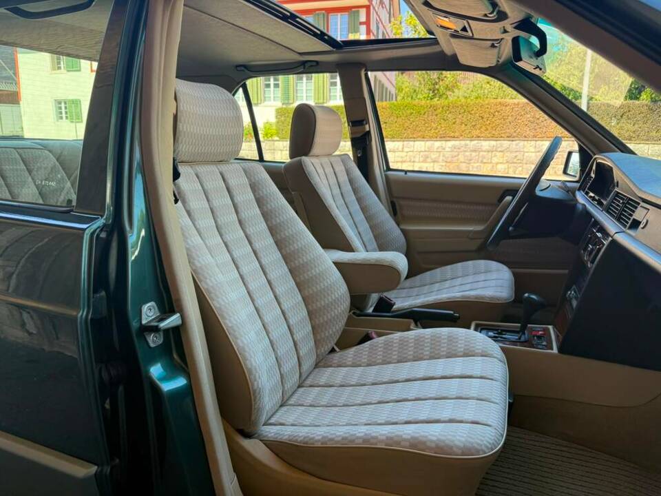 Bild 7/21 von Mercedes-Benz 190 E 2.3 (1991)