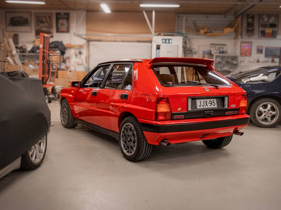 Image 7/85 of Lancia Delta HF Integrale 16V (1990)