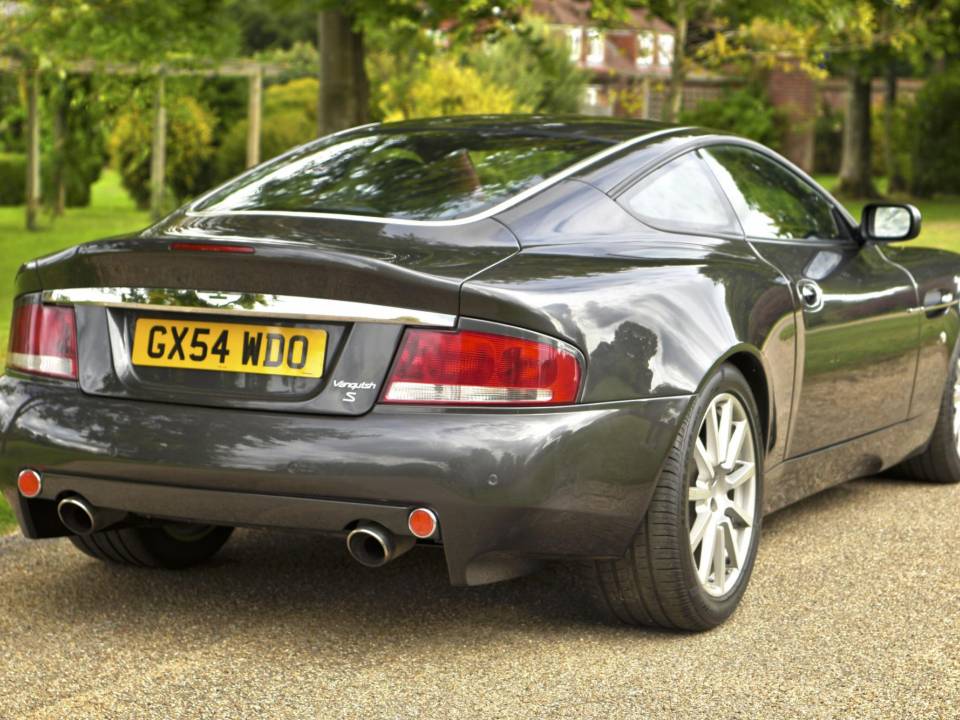 Imagen 10/50 de Aston Martin V12 Vanquish S (2005)