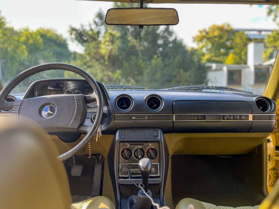 Image 114/139 of Mercedes-Benz 240 D (1978)