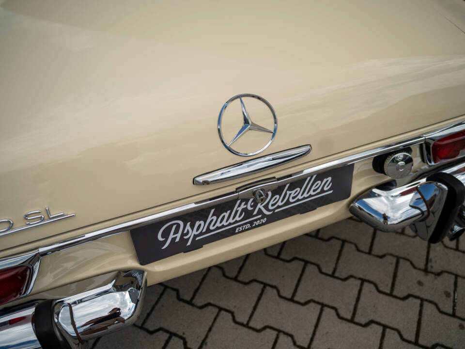 Image 22/97 of Mercedes-Benz 280 SL (1969)