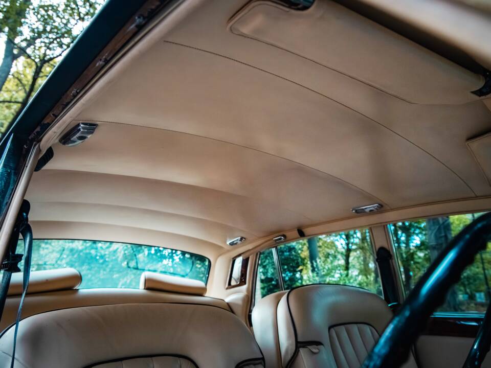 Image 29/36 de Rolls-Royce Silver Shadow II (1980)