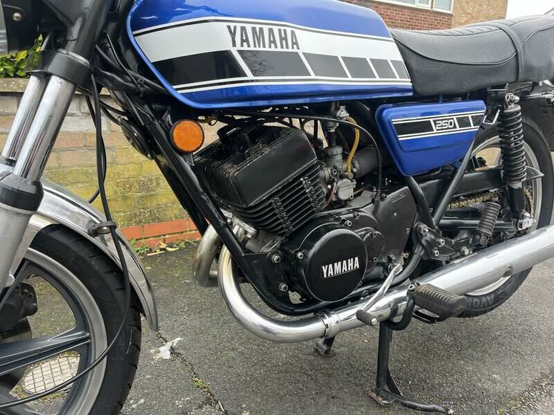 Image 3/21 of Yamaha RD 250 (1977)