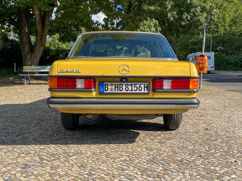 Image 17/139 of Mercedes-Benz 240 D (1978)
