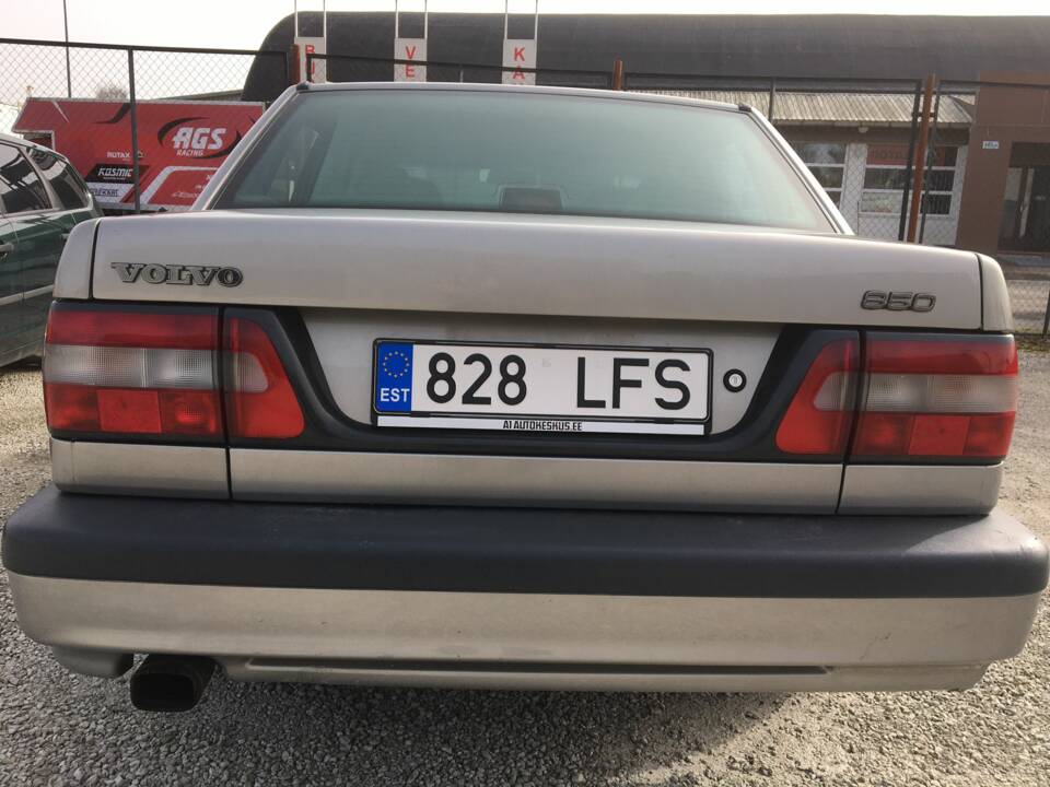 Image 3/11 of Volvo 850 T-5 (1996)