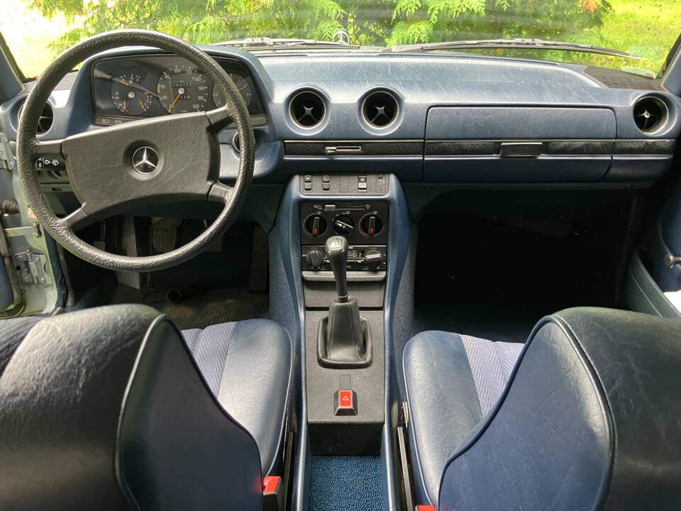 Image 12/23 of Mercedes-Benz 230 T (1980)