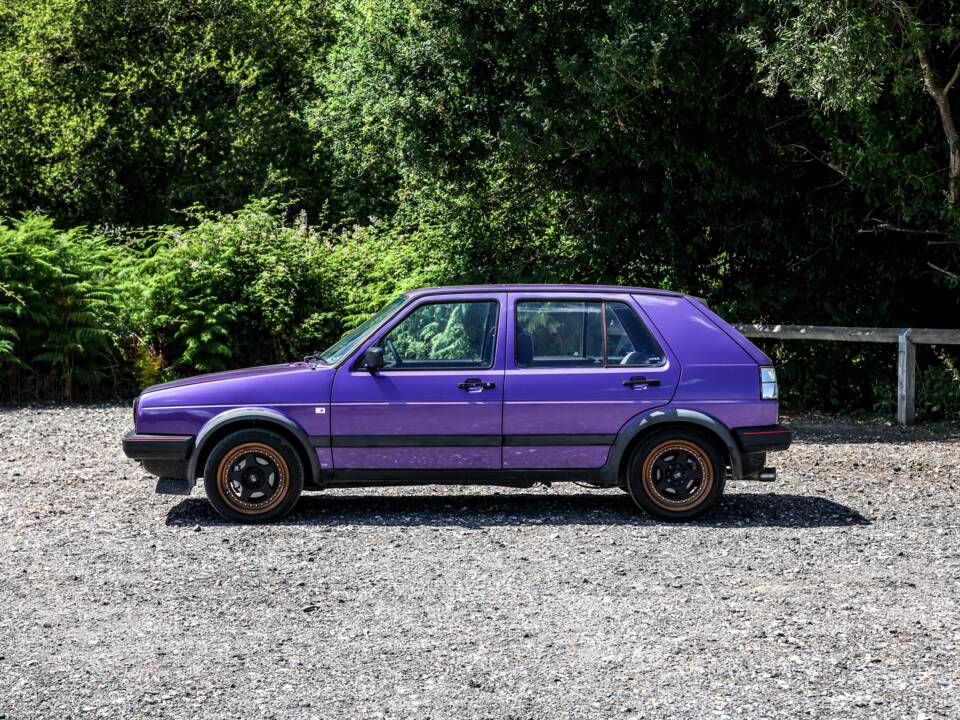Image 24/26 de Volkswagen Golf Mk II GTi 16V 1.8 (1988)