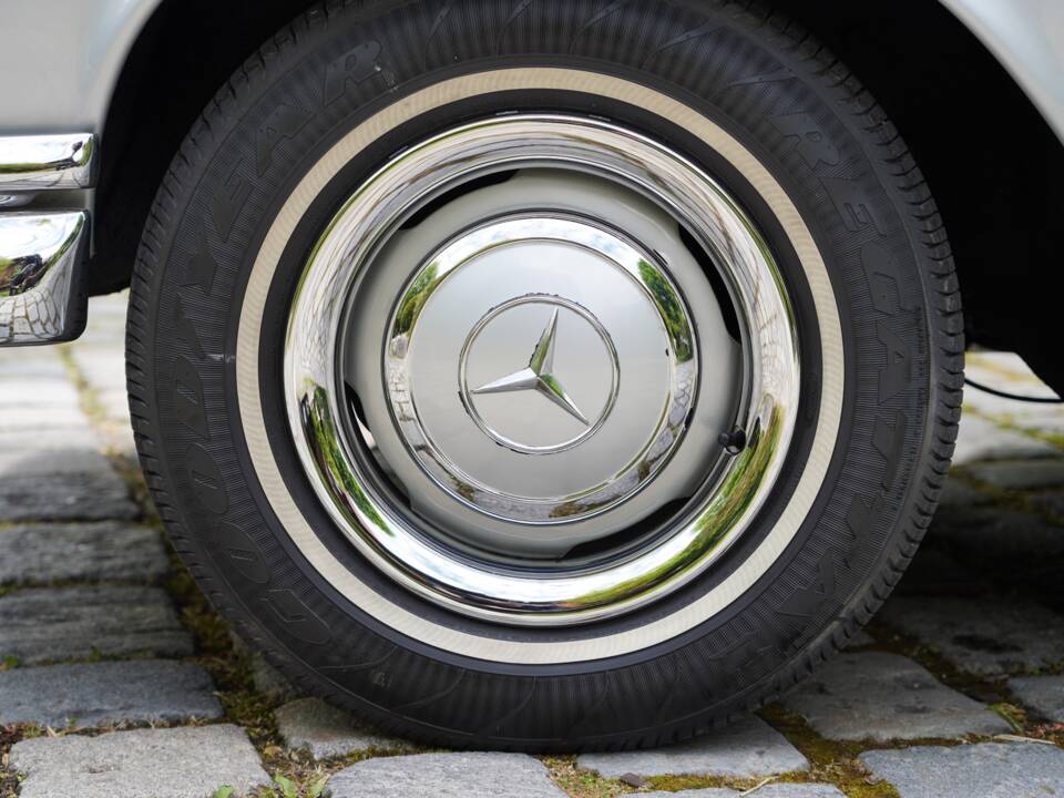 Bild 9/13 von Mercedes-Benz 220 SE b (1962)