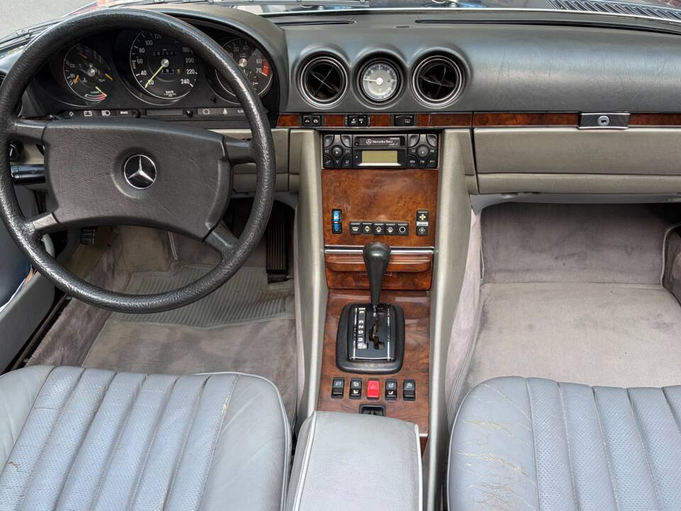 Image 75/88 of Mercedes-Benz 380 SL (1984)