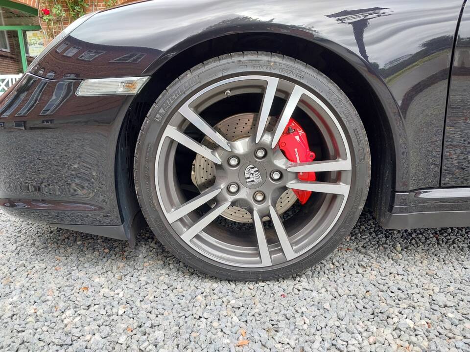 Bild 13/15 von Porsche 911 Carrera 4S (2011)