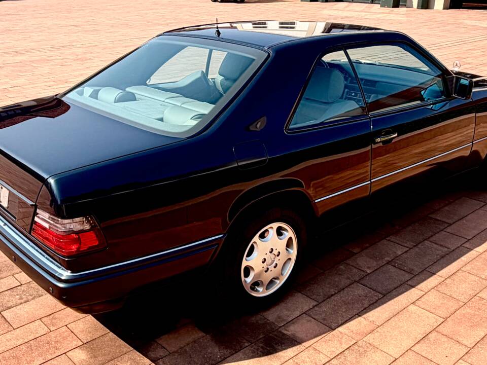 Image 7/16 of Mercedes-Benz E 320 (1996)