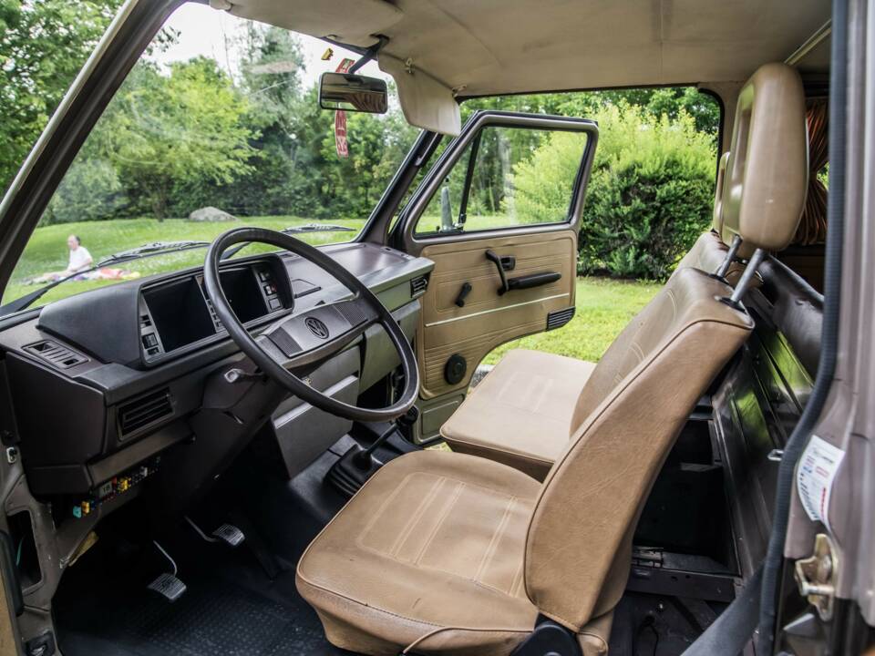 Image 13/80 of Volkswagen T3 Caravelle TD 1.6 (1989)