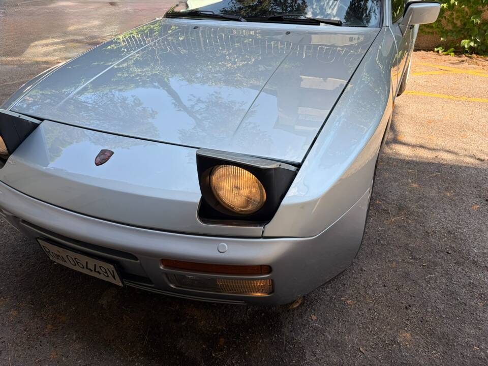 Image 43/98 of Porsche 944 Turbo S (1988)