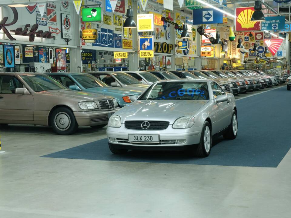 Immagine 8/50 di Mercedes-Benz SLK 230 Kompressor (1996)