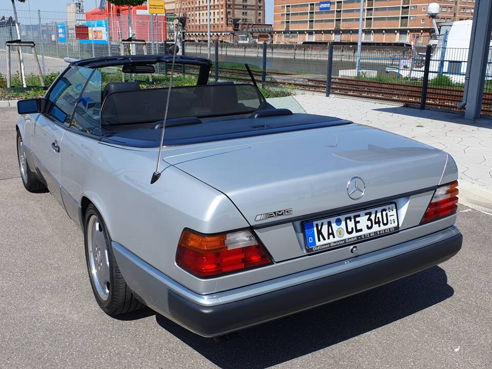 Imagen 47/94 de Mercedes-Benz 300 CE-24 3.4 AMG (1992)