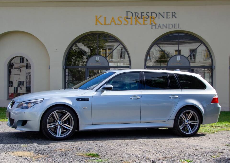 Afbeelding 2/41 van BMW M5 Touring (2008)