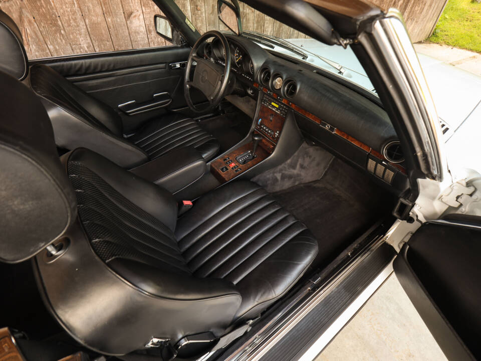 Image 12/85 of Mercedes-Benz 560 SL (1986)