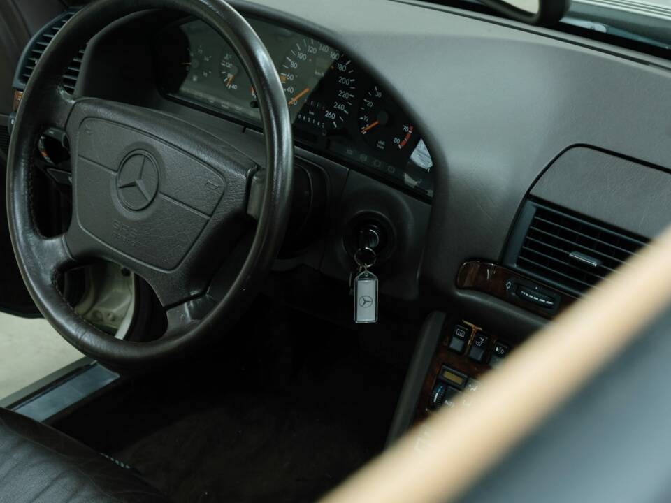 Bild 30/50 von Mercedes-Benz 300 SE (1992)