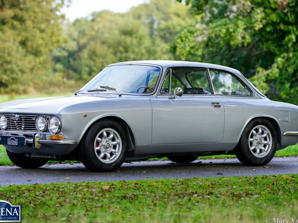 Bild 4/62 von Alfa Romeo 2000 GT Veloce (1974)