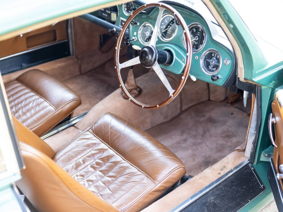 Image 4/50 of Aston Martin DB 2&#x2F;4 Mk III (1958)