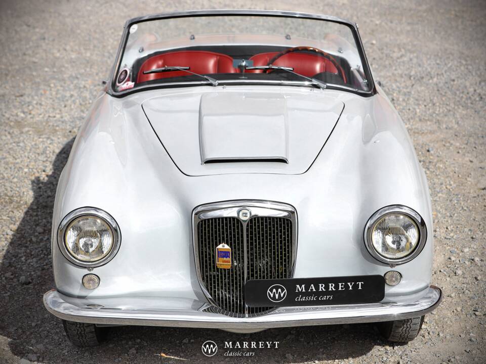 Image 15/70 of Lancia Aurelia B24 Convertible (1957)