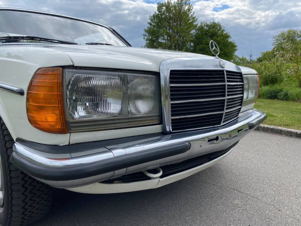 Image 30/49 of Mercedes-Benz 230 C (1980)