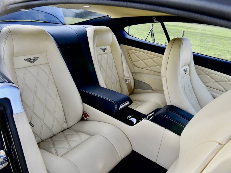 Image 22/44 of Bentley Continental GT (2010)