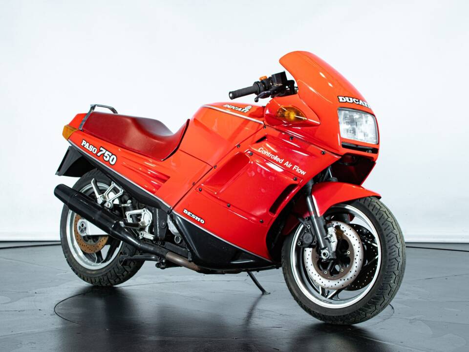 Image 6/50 of Ducati 750 Paso (1987)