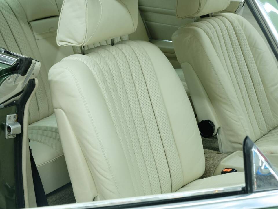 Image 29/50 de Mercedes-Benz 350 SLC (1973)