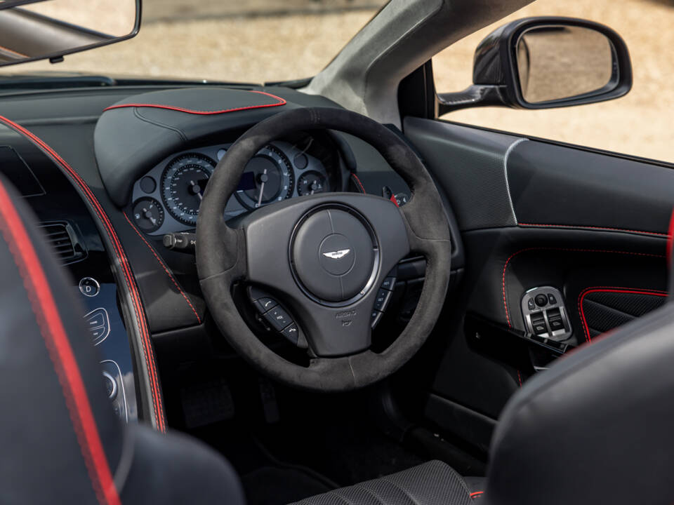 Bild 38/66 von Aston Martin DB 9 GT Volante (2016)