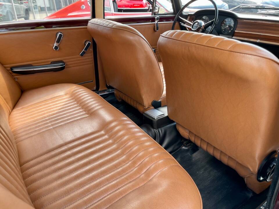 Image 13/23 of Alfa Romeo Giulia 1300 Super (1972)