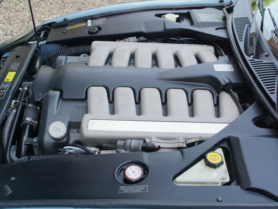 Image 4/50 of Aston Martin DB 7 Vantage Volante (2000)
