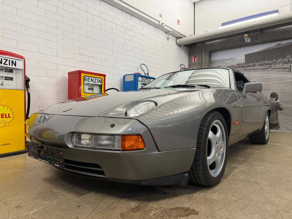Image 2/19 of Porsche 928 S4 (1990)