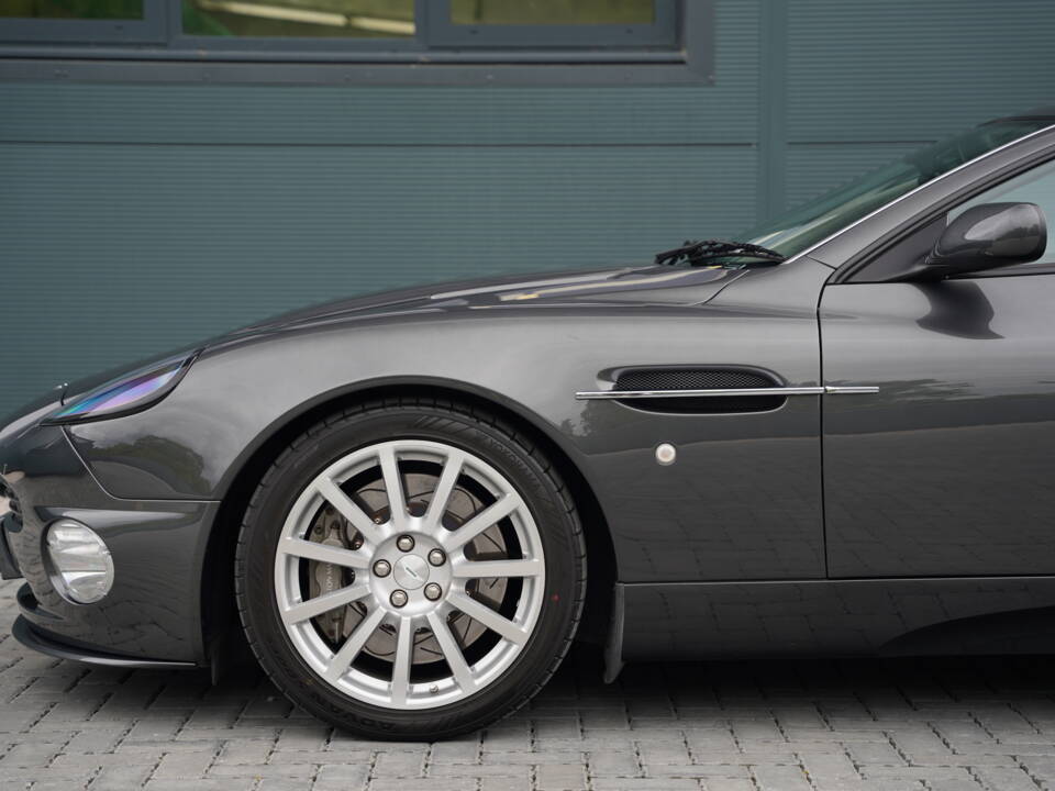 Image 9/50 of Aston Martin V12 Vanquish S (2007)