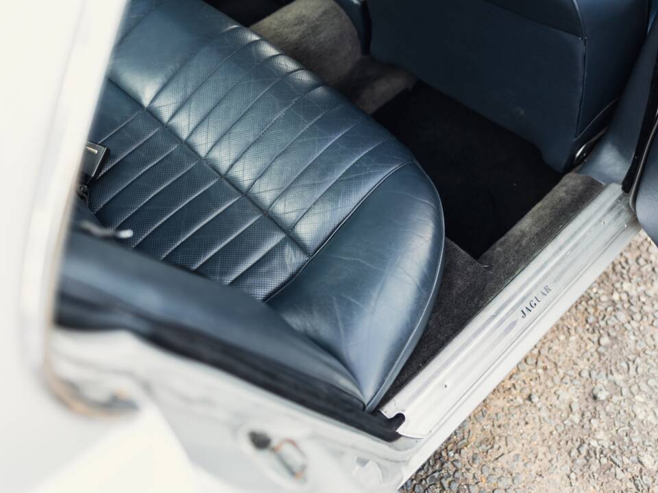 Imagen 32/50 de Jaguar XJ 6 4.2 (1982)
