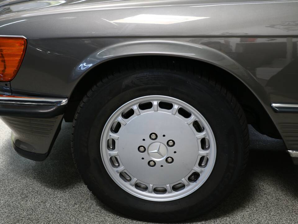 Image 16/37 of Mercedes-Benz 420 SL (1988)