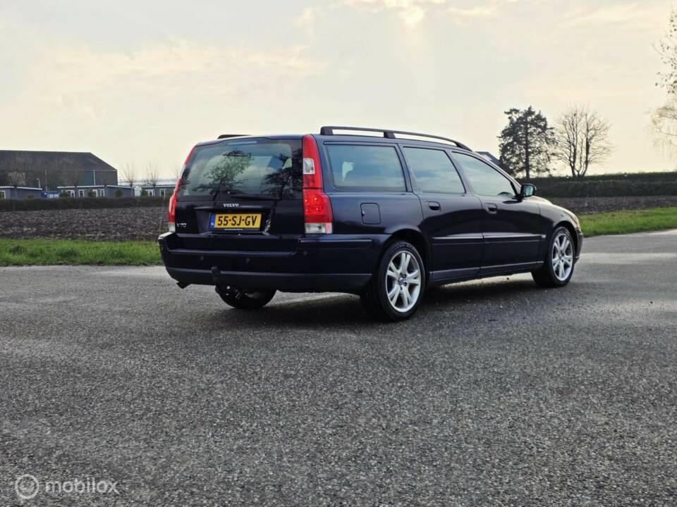 Imagen 9/32 de Volvo V 70 2.4 (2006)