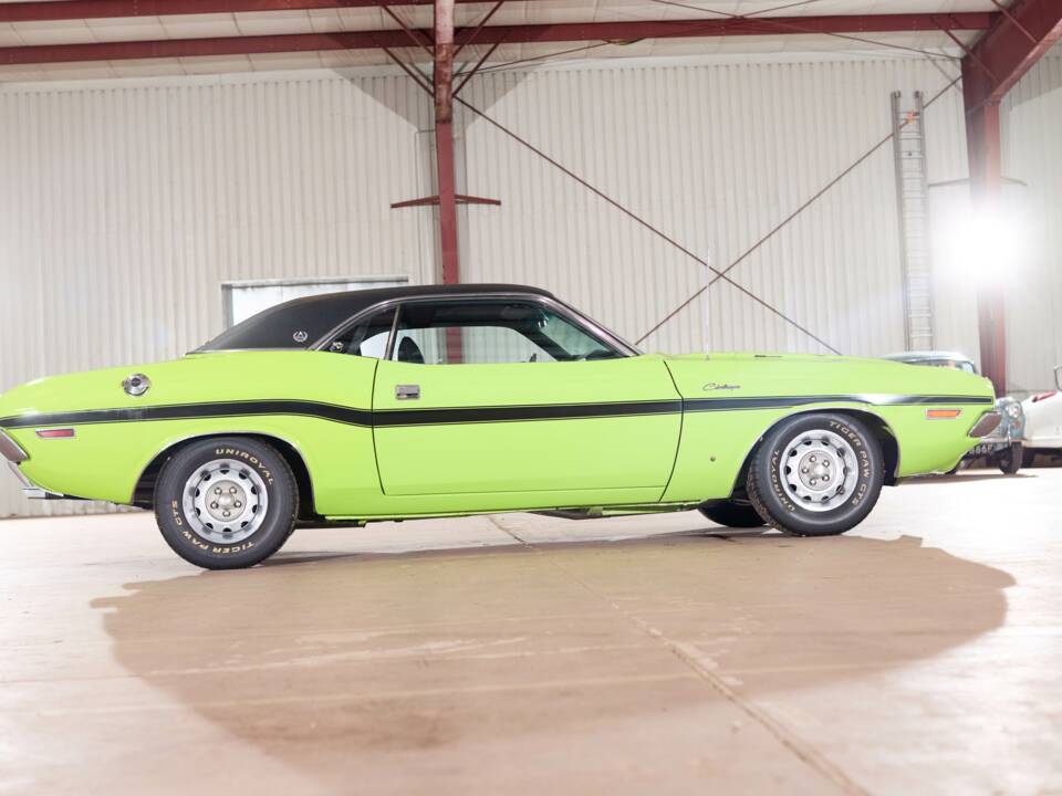 Immagine 2/71 di Dodge Challenger R/T (1970)