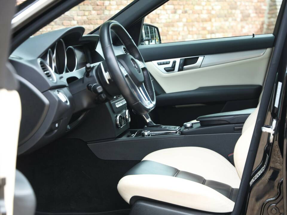 Image 46/50 of Mercedes-Benz C 63 AMG (2012)