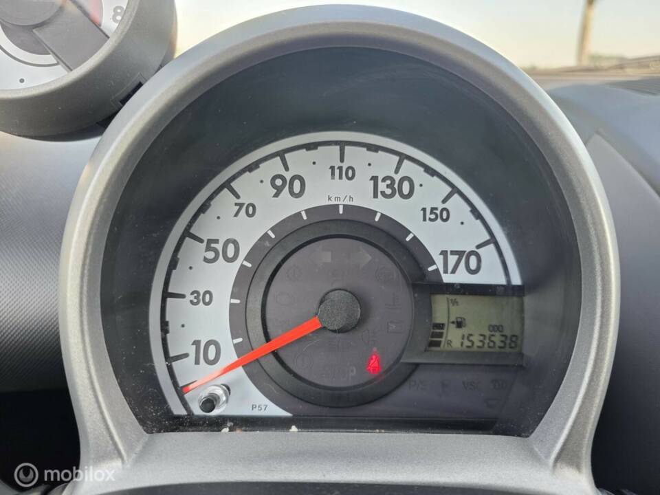Image 16/32 of Peugeot 107 (2009)