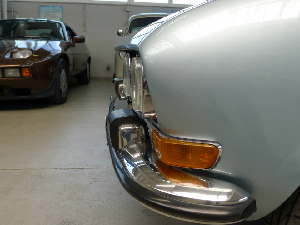 Image 33/43 of Peugeot 504 Convertible (1971)