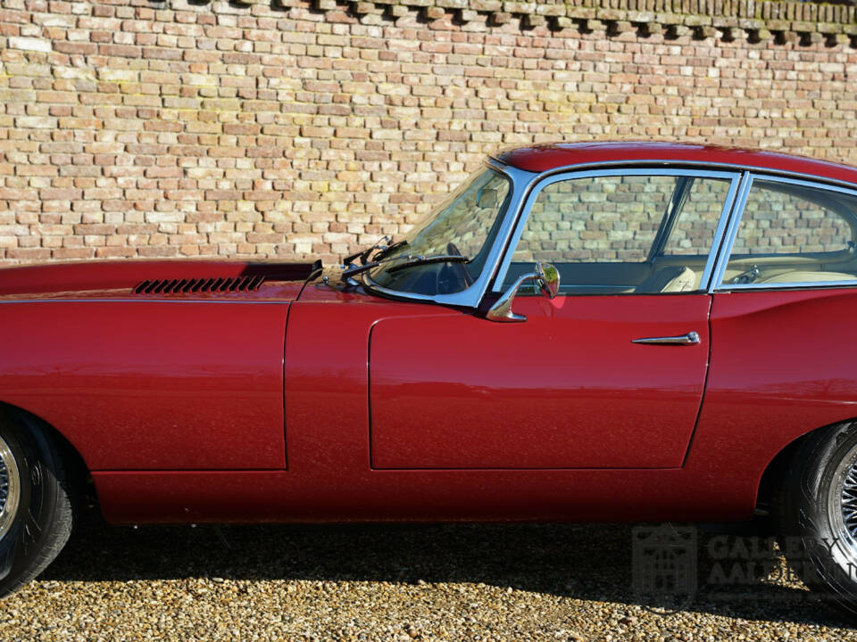 Image 9/50 de Jaguar E-Type (1968)