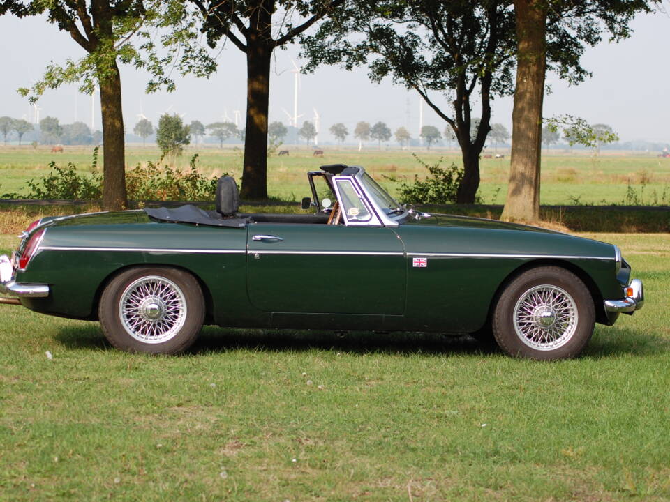 Image 6/27 of MG MGB (1969)