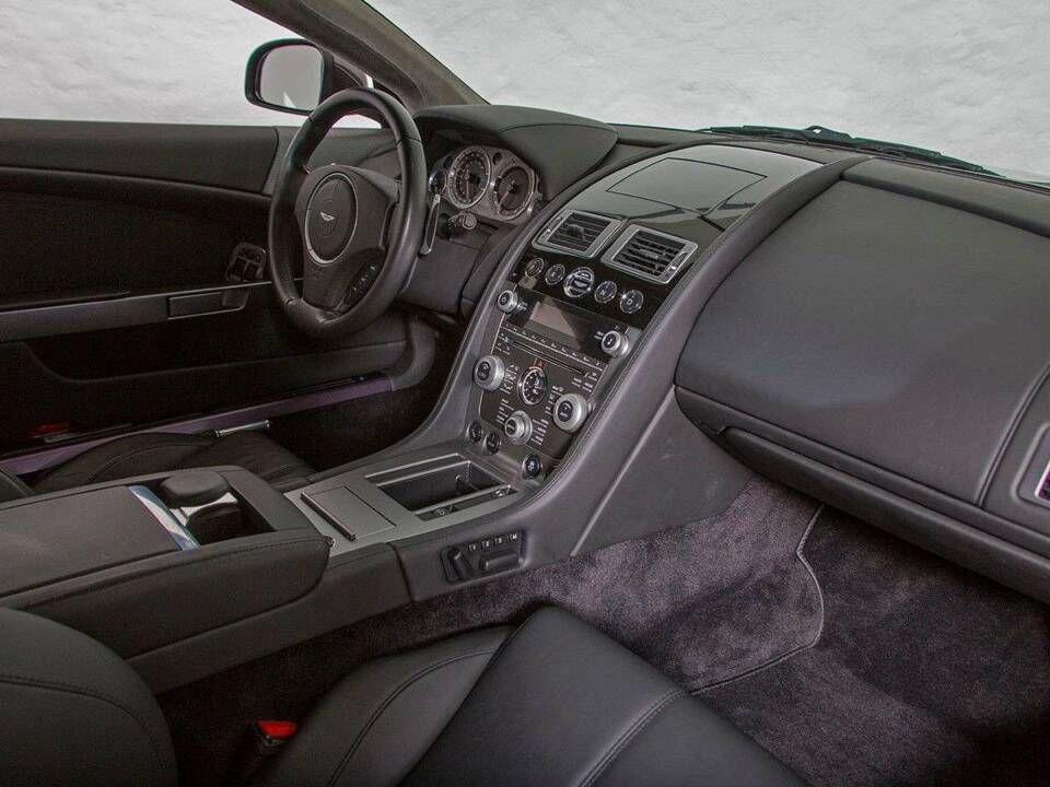 Afbeelding 17/20 van Aston Martin DB 9 (2011)