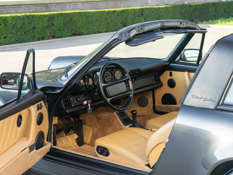 Bild 12/34 von Porsche 911 Carrera 4 (1991)