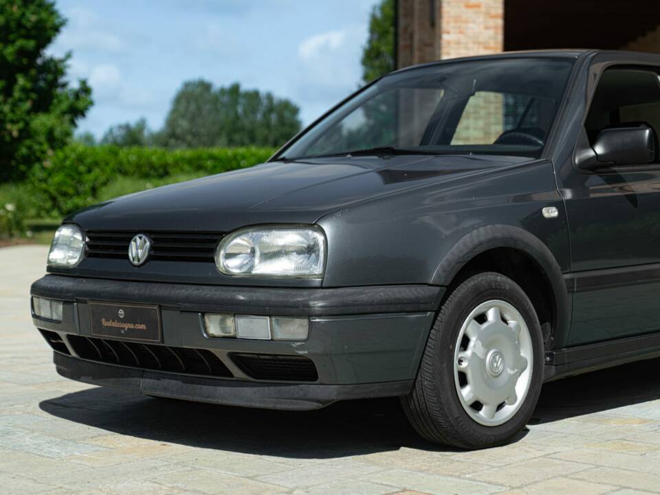 Image 13/37 of Volkswagen Golf III 1.6 (1997)