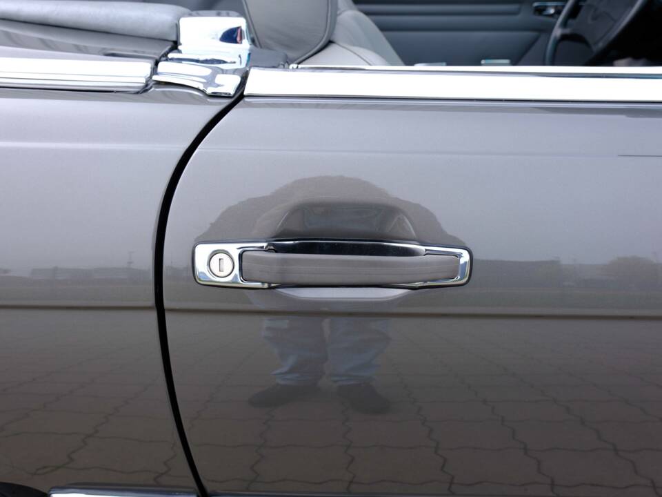 Image 17/97 de Mercedes-Benz 560 SL (1987)