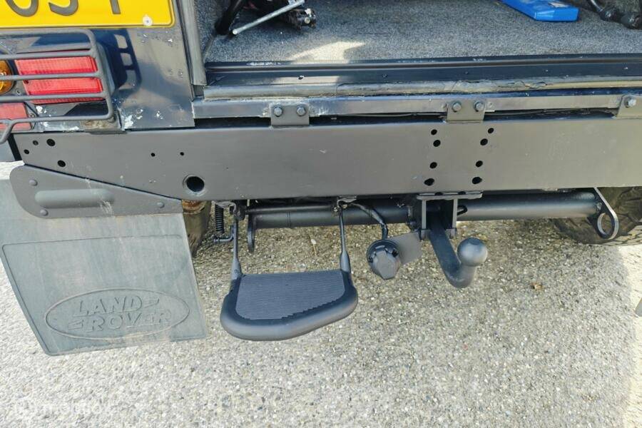 Image 14/39 de Land Rover Defender 90 (1997)