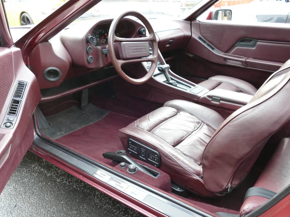 Image 13/18 of Porsche 928 S (1982)