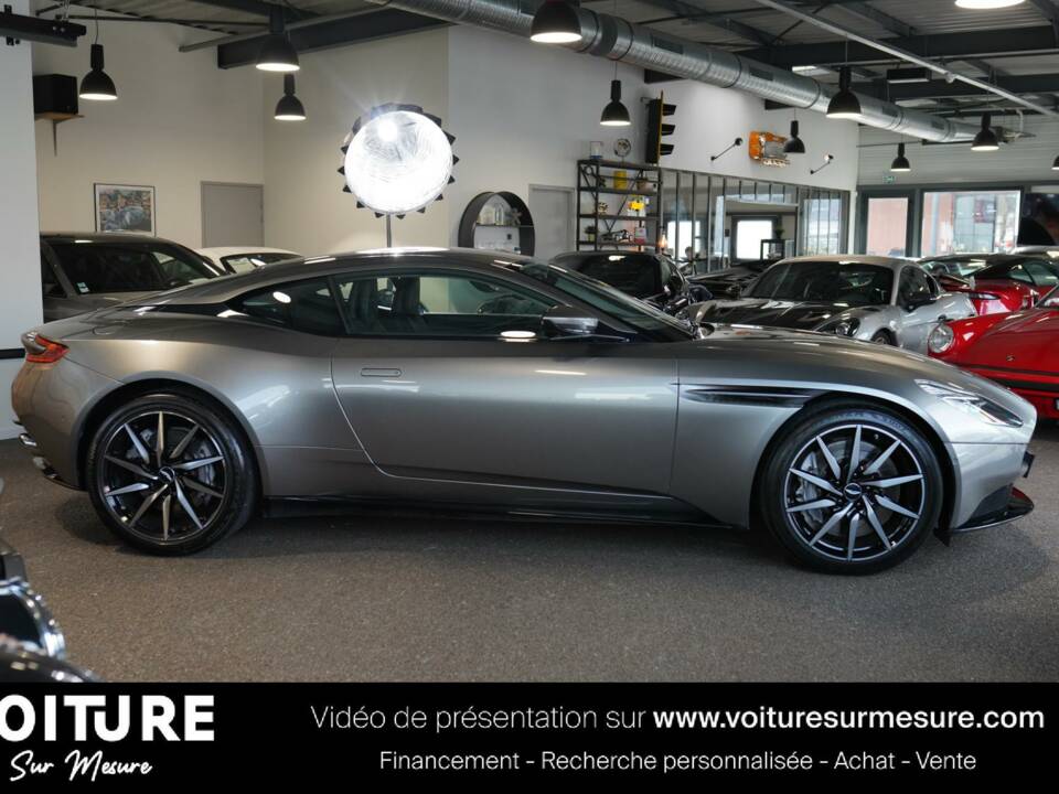 Image 14/29 of Aston Martin DB 11 V12 (2018)